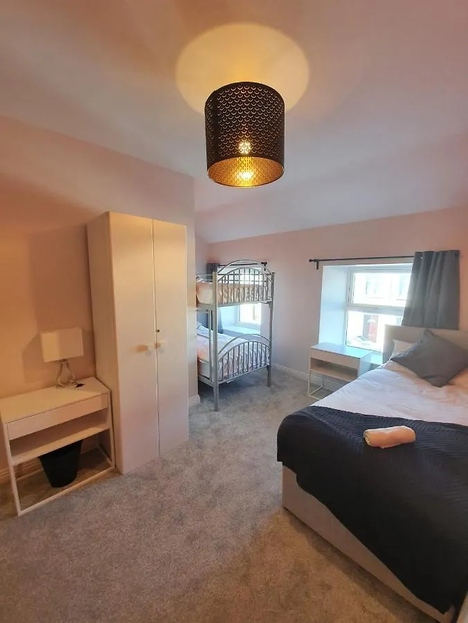 Villa Large Townhouse In The Heart Of Galway No 11 0*,  Irlanda